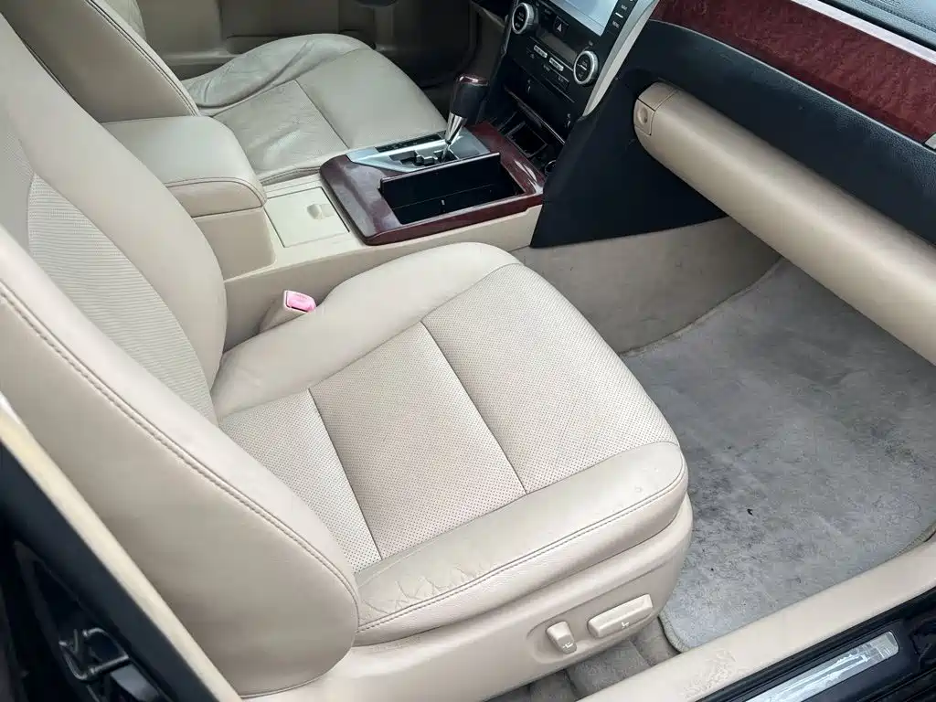 Фото 7 - Toyota Camry