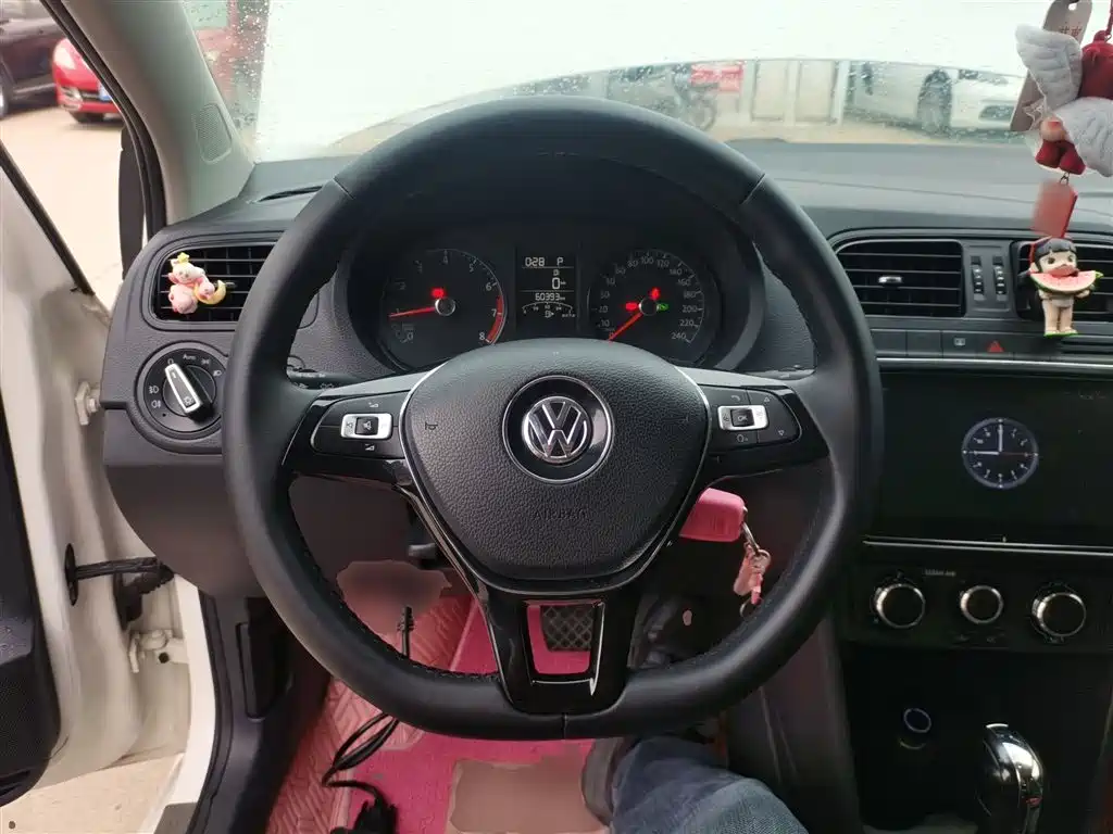 Volkswagen Polo 2016 1.4L Automatic Trend фото 11