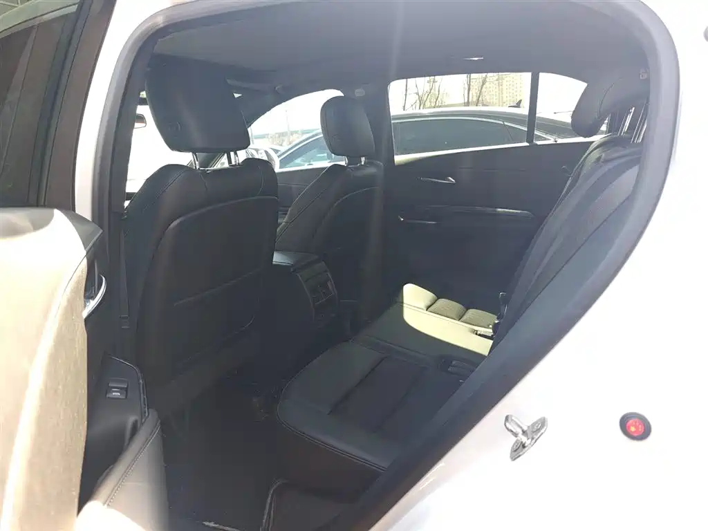 CADILLAC XT4