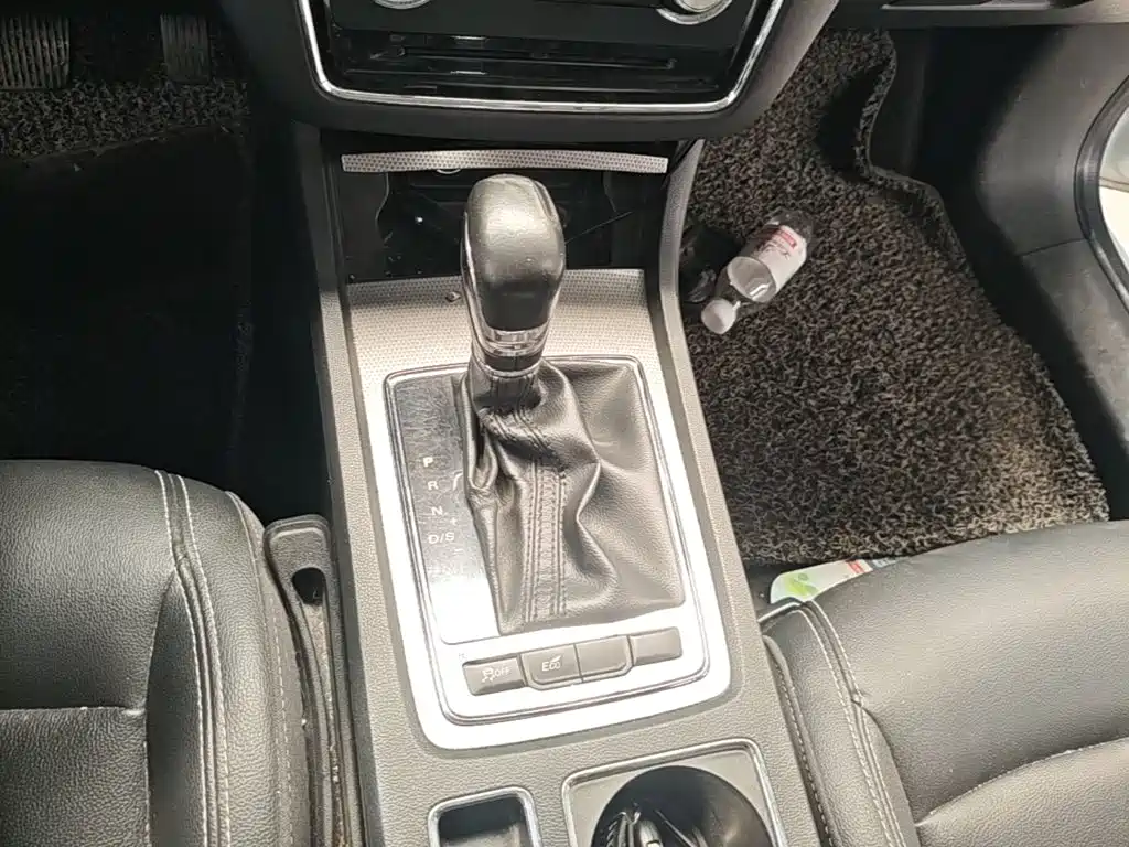 Roewe i6 2018 2018 20T Automatic Flagship Edition