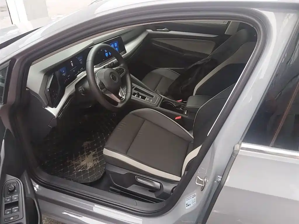 Volkswagen Golf 2023 Facelift 280TSI DSG Pro фото 22