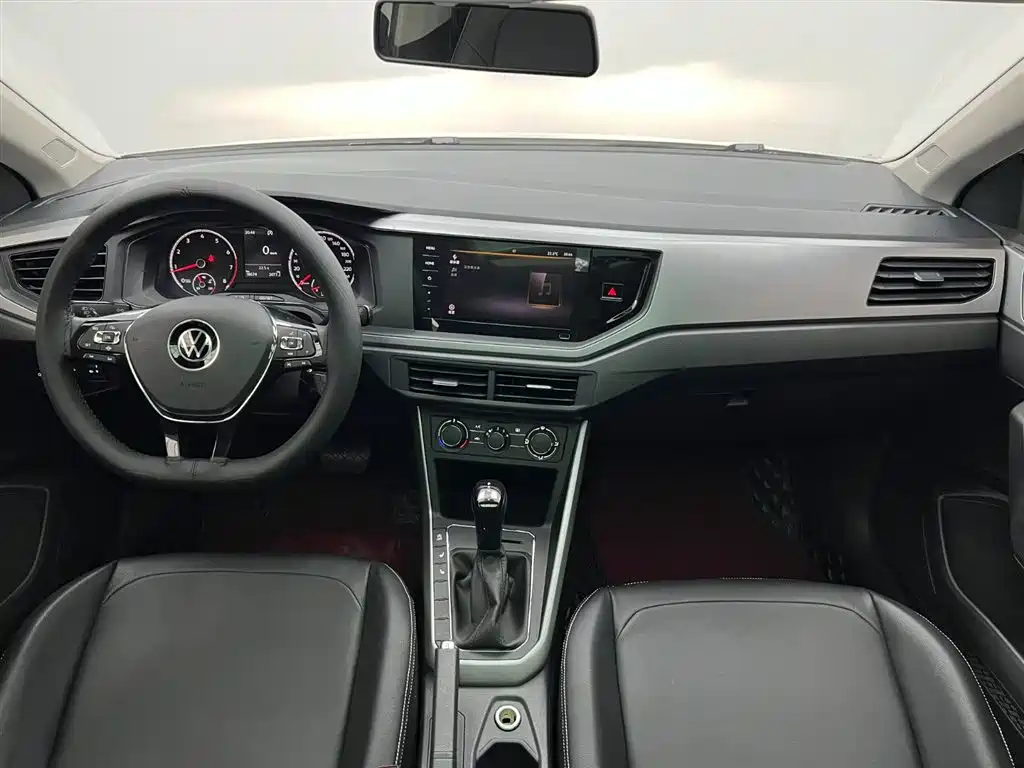 Volkswagen Polo 2021 Plus 1.5L Automatic Panorama Enjoyment Edition фото 15
