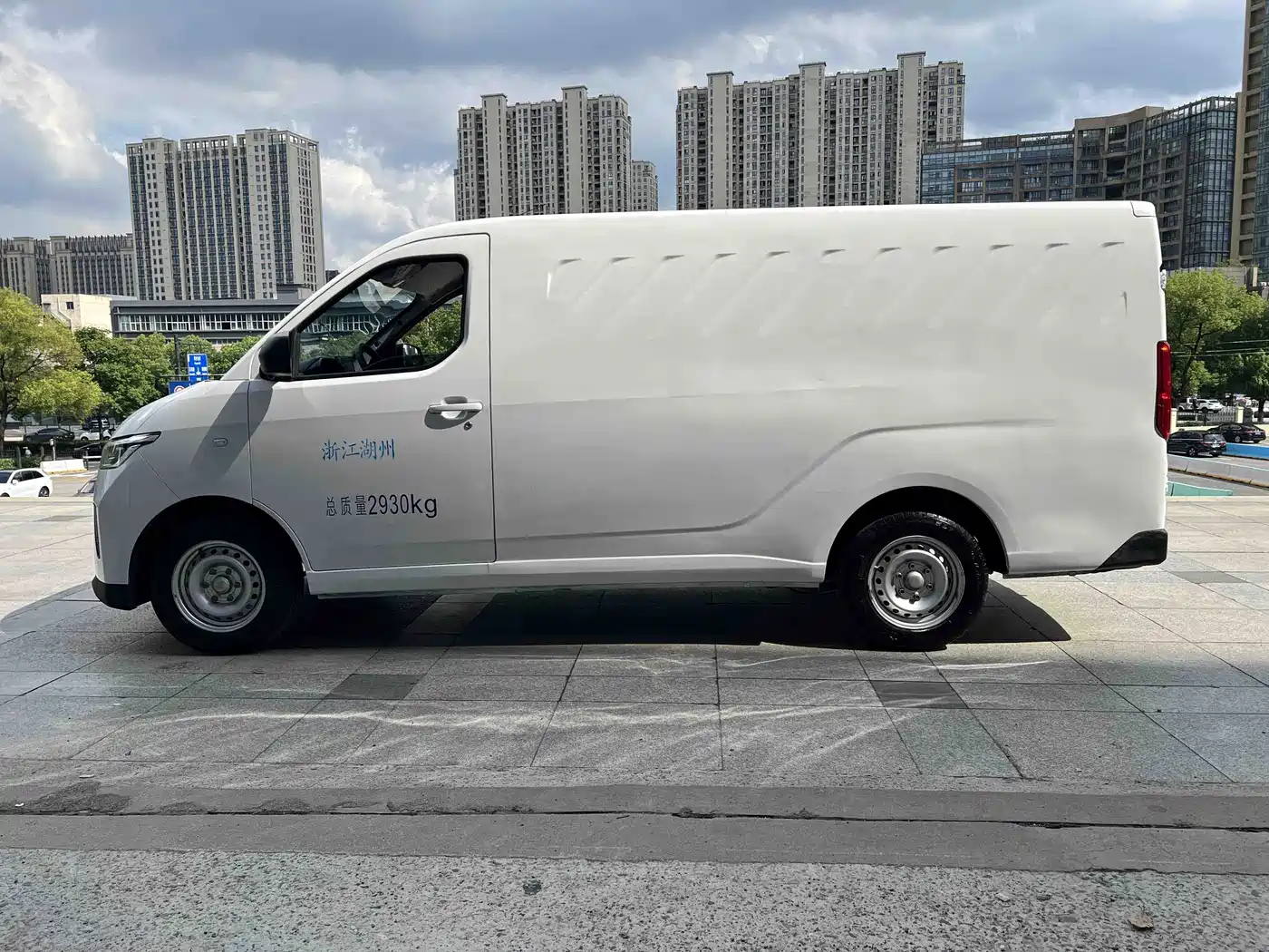 Wuling Motors Wuling Yangguang 2024 2024 300km Practical Enclosed Window Version 60kW