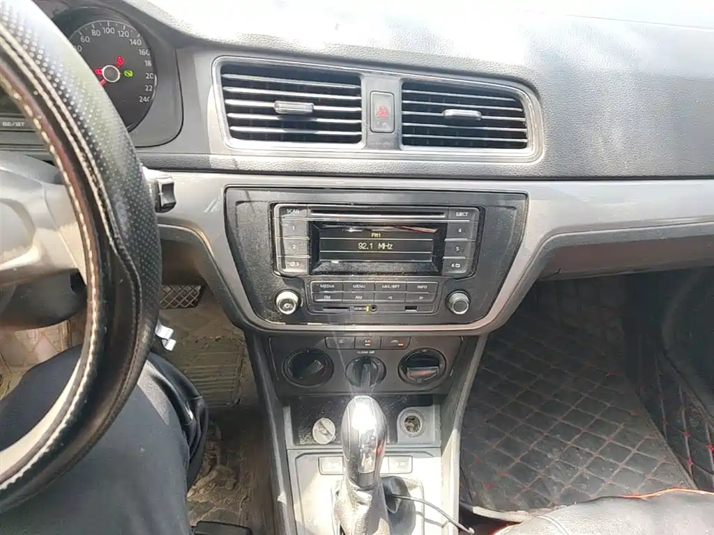 Volkswagen Lavida Tour 2015 1.6L Automatic Trend Edition фото 13