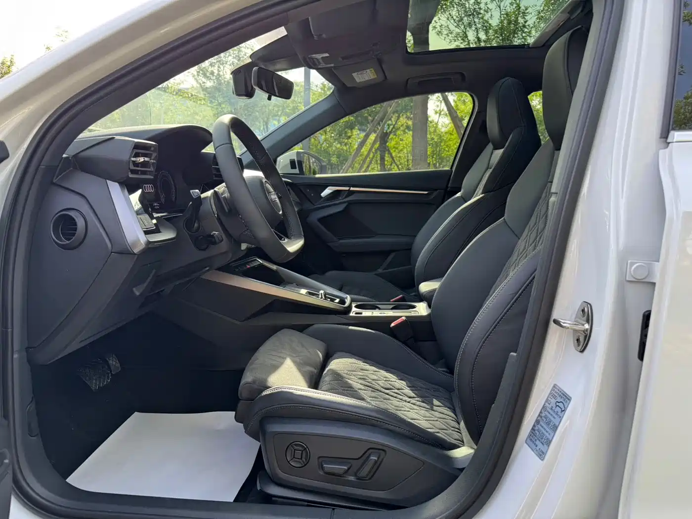 Audi A3 2023 Facelift Sportback 35 TFSI Luxury Sport фото 10
