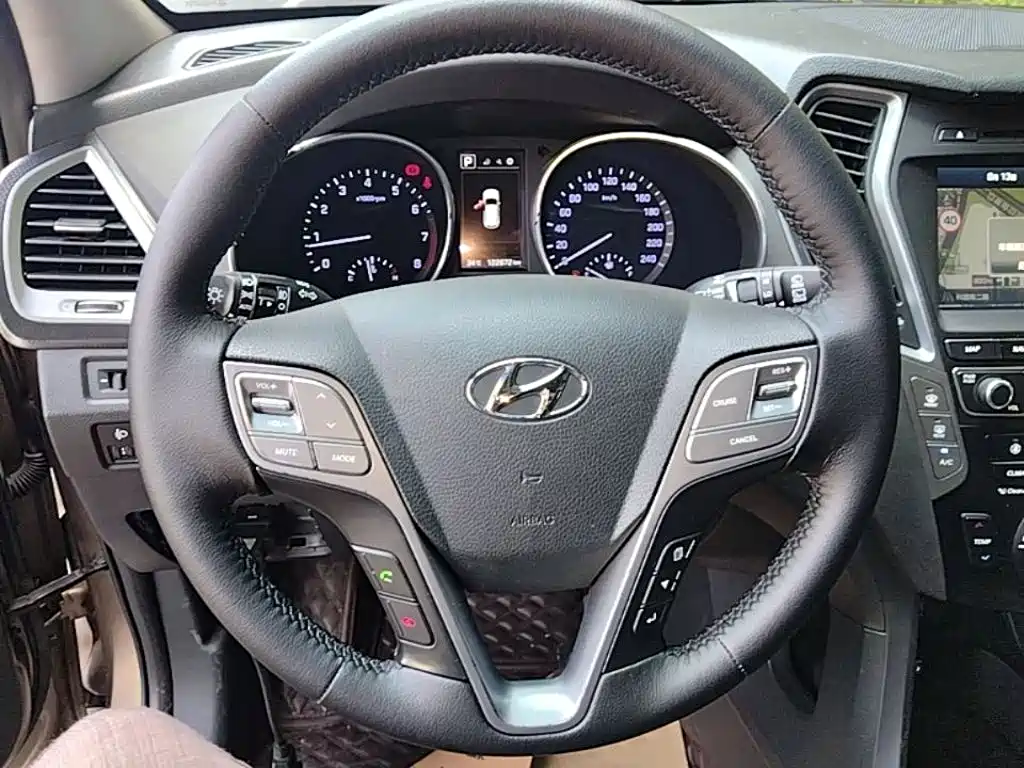 Фото 11 - Hyundai Santa Fe