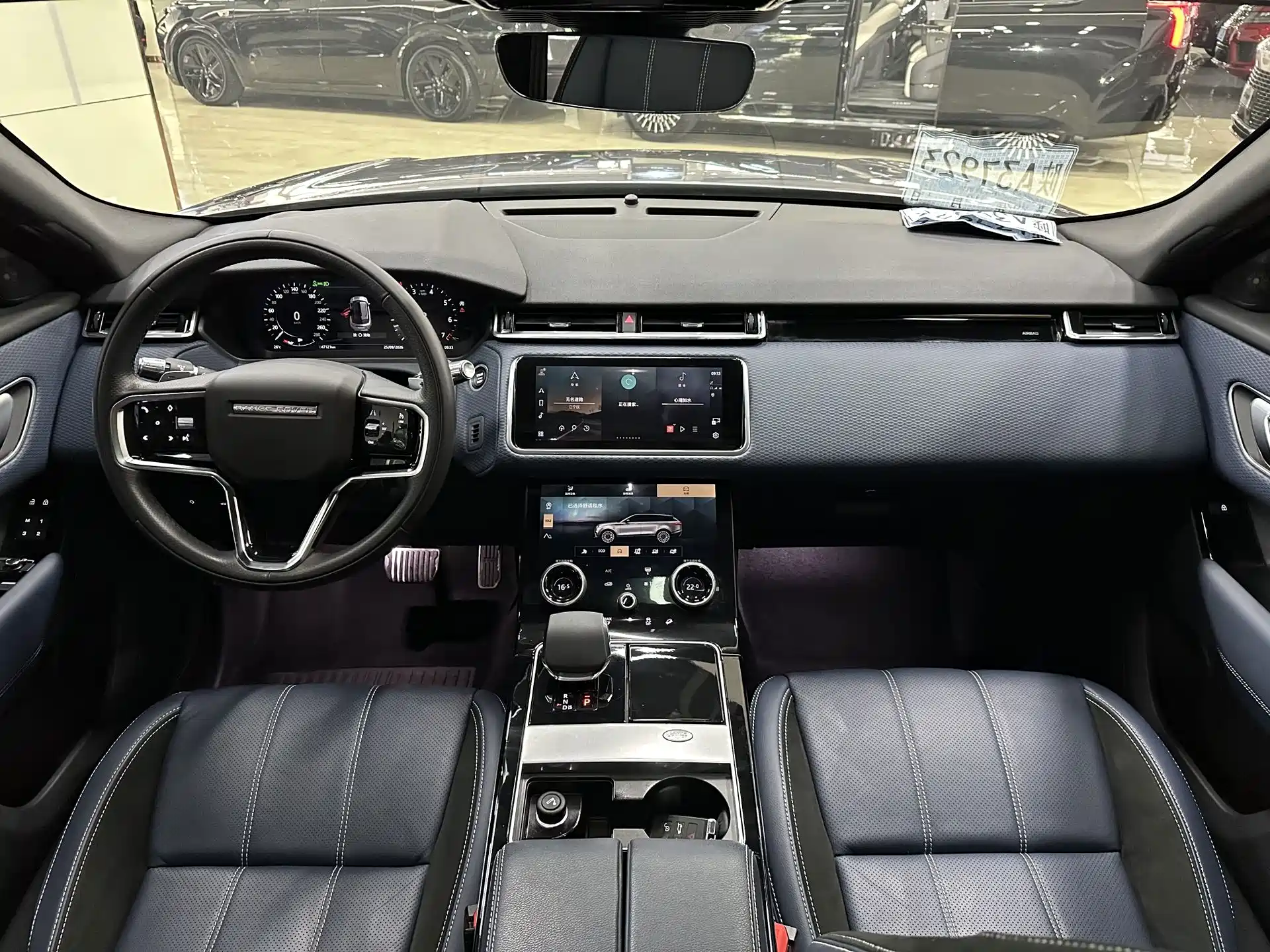 Фото 11 - Land Rover Range Rover Velar