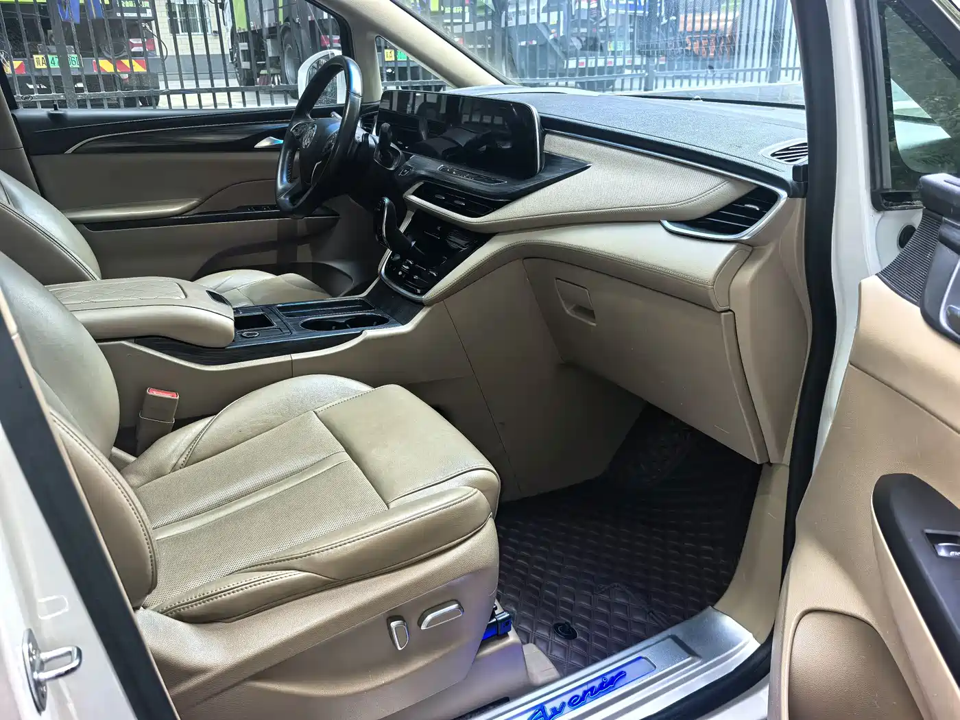 Buick GL8 2021 ES Landlord 653T Luxury фото 5