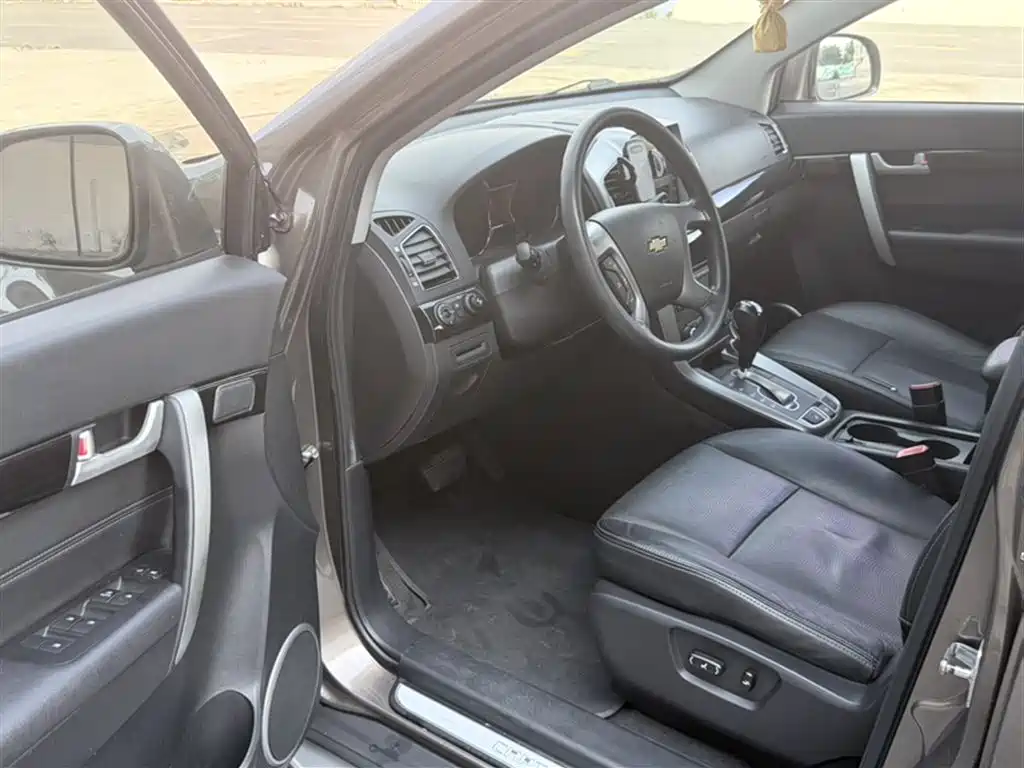 Chevrolet Captiva 2017 2.4L 2WD Luxury Edition 7-Seater фото 23