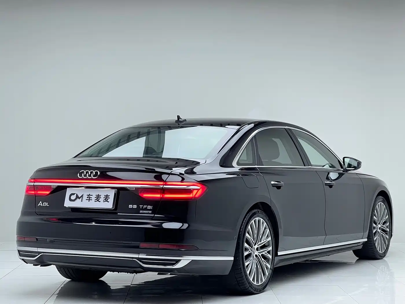 Photo 3 - Audi A8