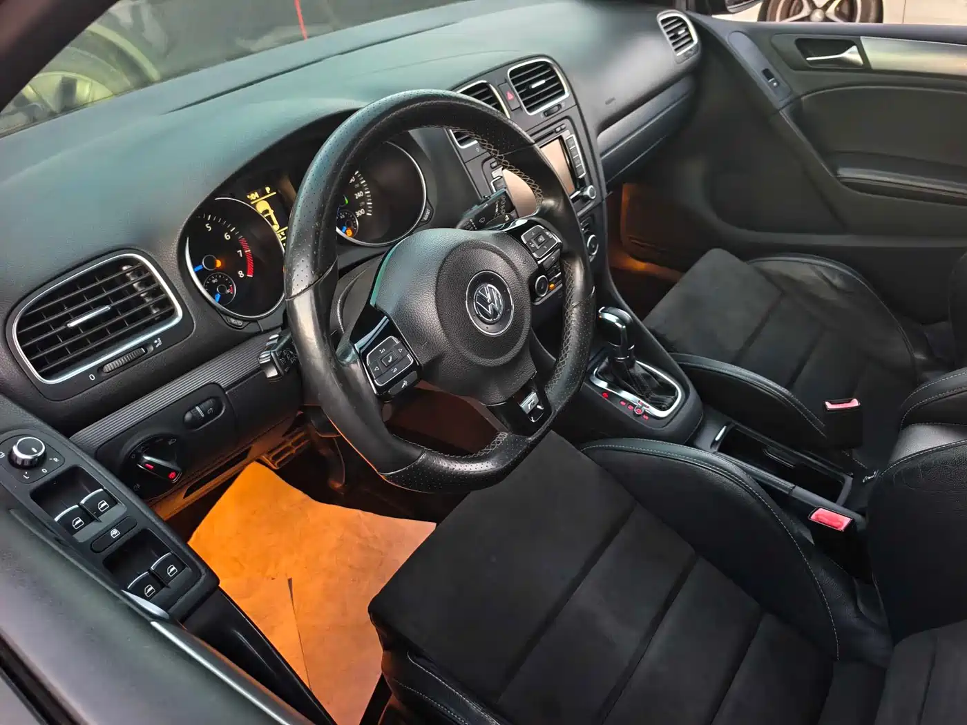 Volkswagen Golf (Import) 2011 2.0TSI R фото 11
