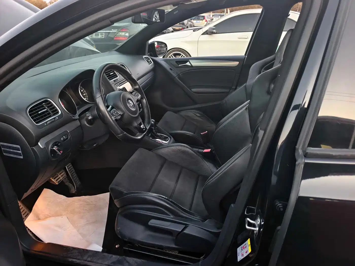 Volkswagen Golf (Import) 2011 2.0TSI R фото 7