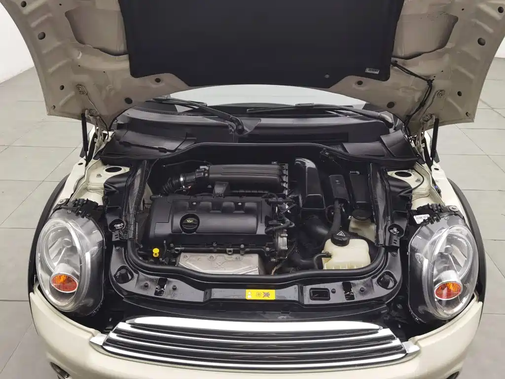 MINI MINI 2014 2013 1.6L ONE Limited Edition Third Version