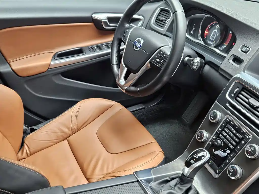 Volvo V60 2015 2014 T5 Wisdom & Elegance
