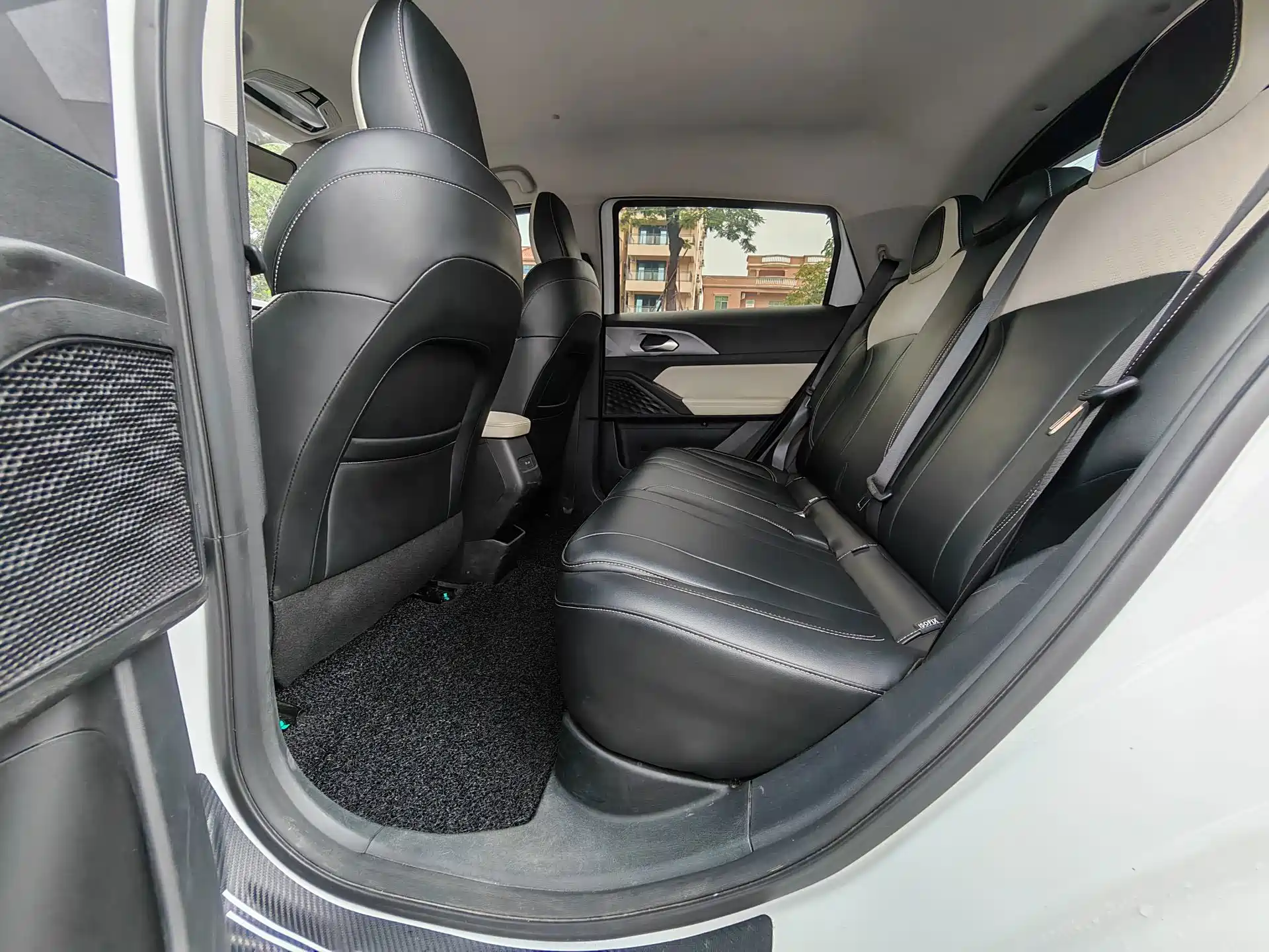Фото 21 - Geely Geometry E Firefly