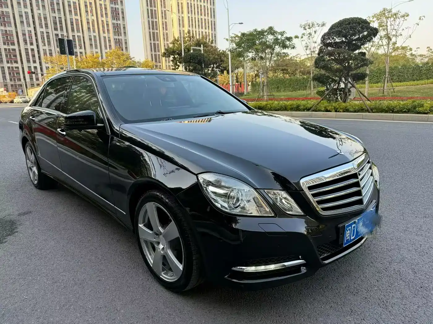 Mercedes-Benz E-Class 2013 E 300 L Fashion Luxury фото 3