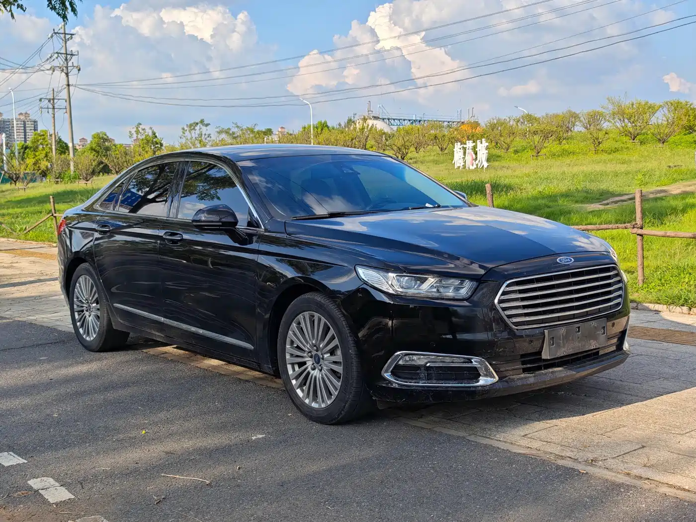 Фото 3 - Ford Taurus