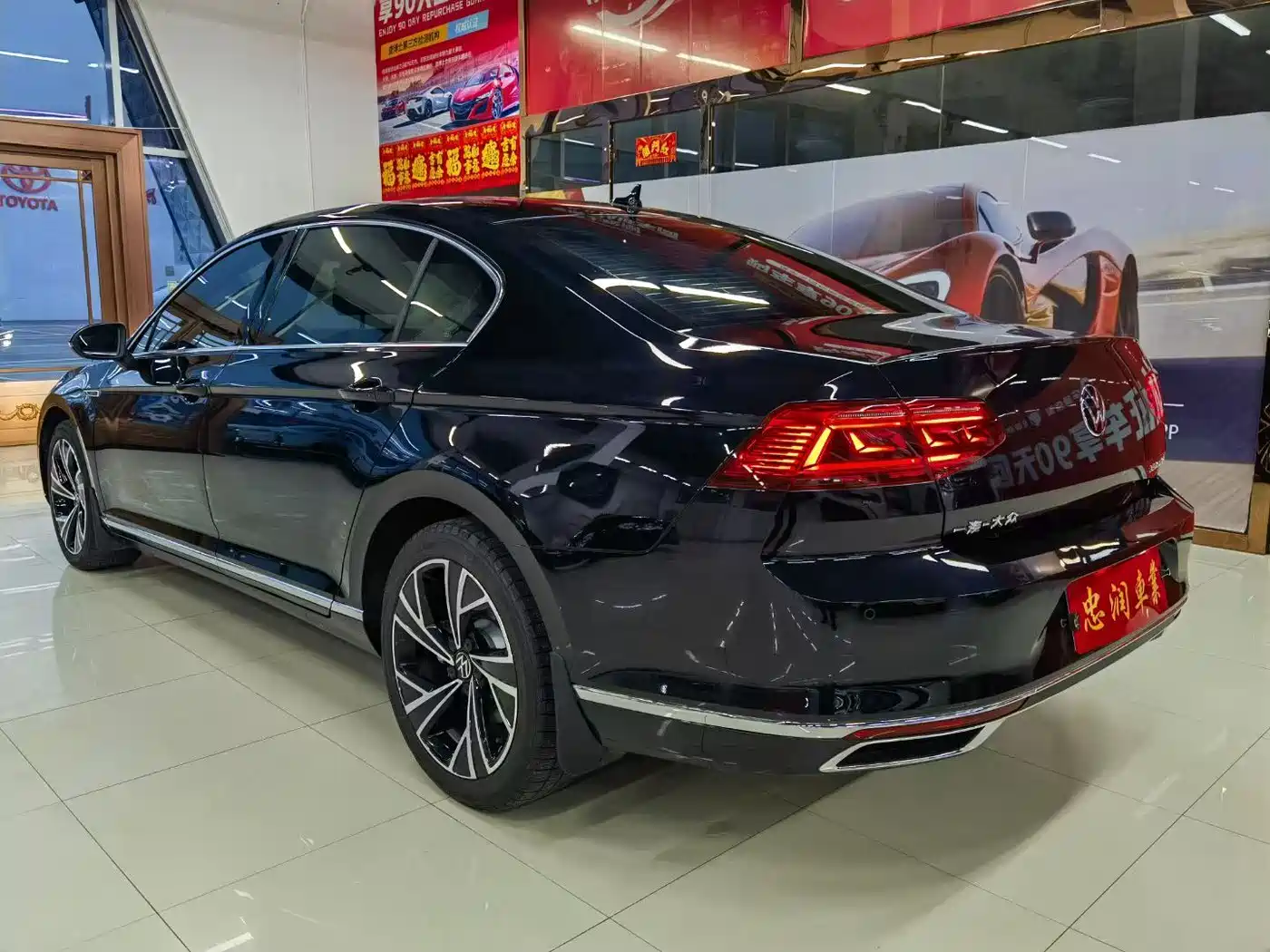 Volkswagen Magotan 2023 Model 2 Million Commemorative Edition 330TSI DSG Luxury фото 4
