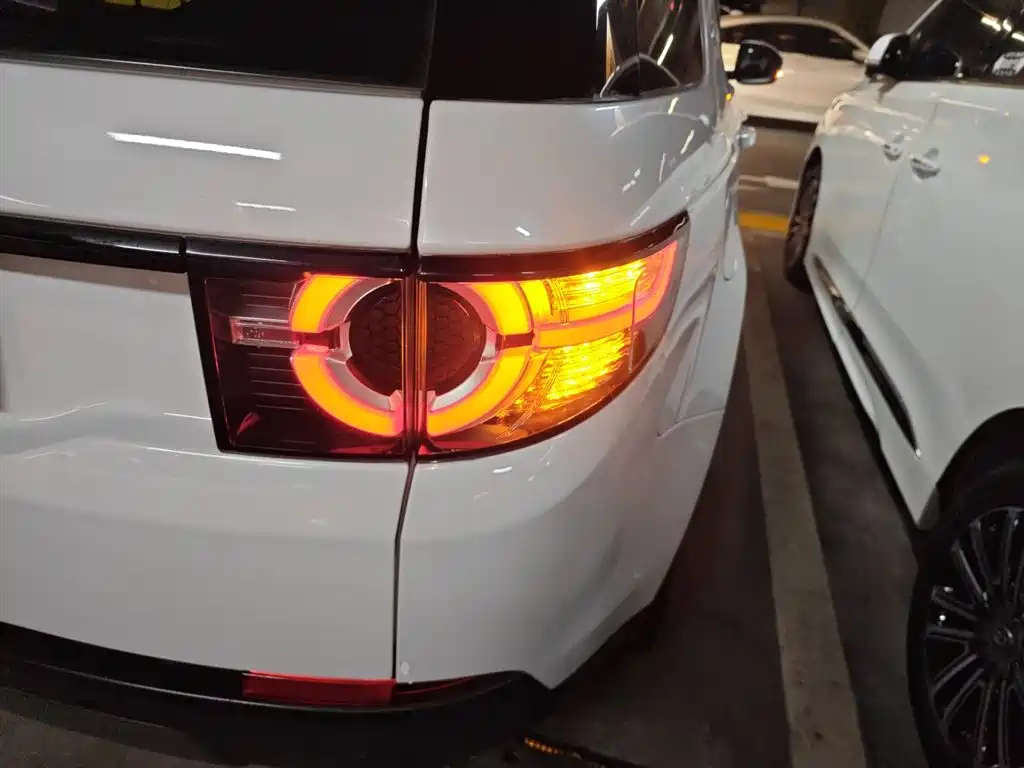 Land Rover Discovery Sport 2017 2.0T SE фото 24