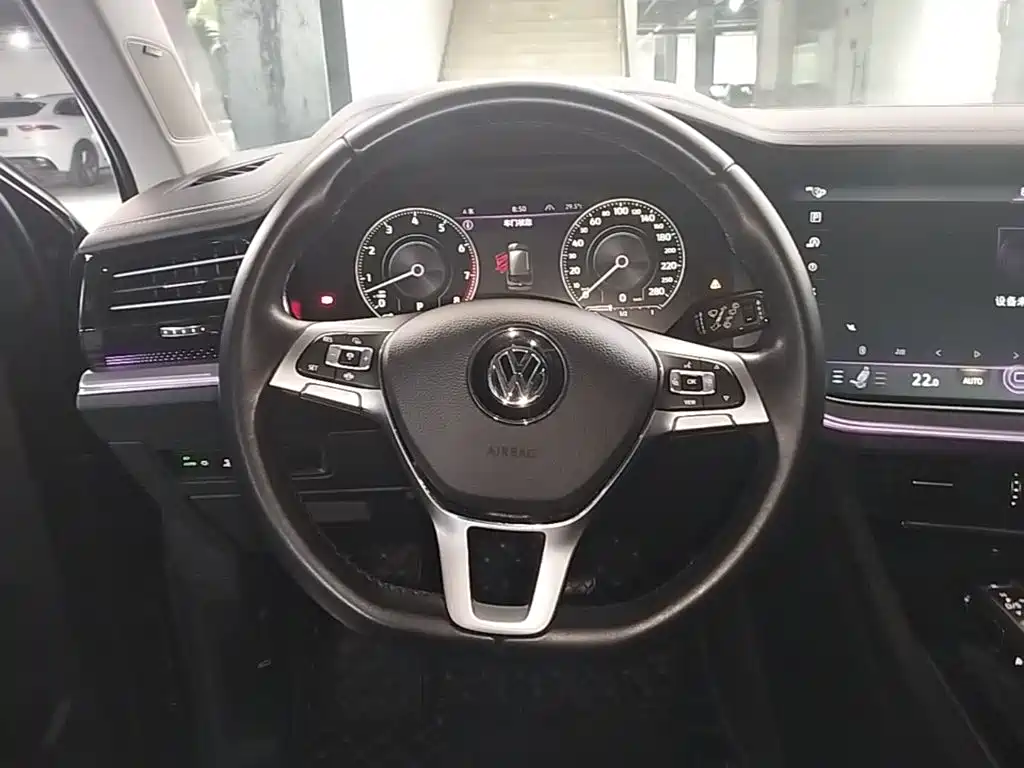 Фото 11 - Volkswagen Touareg