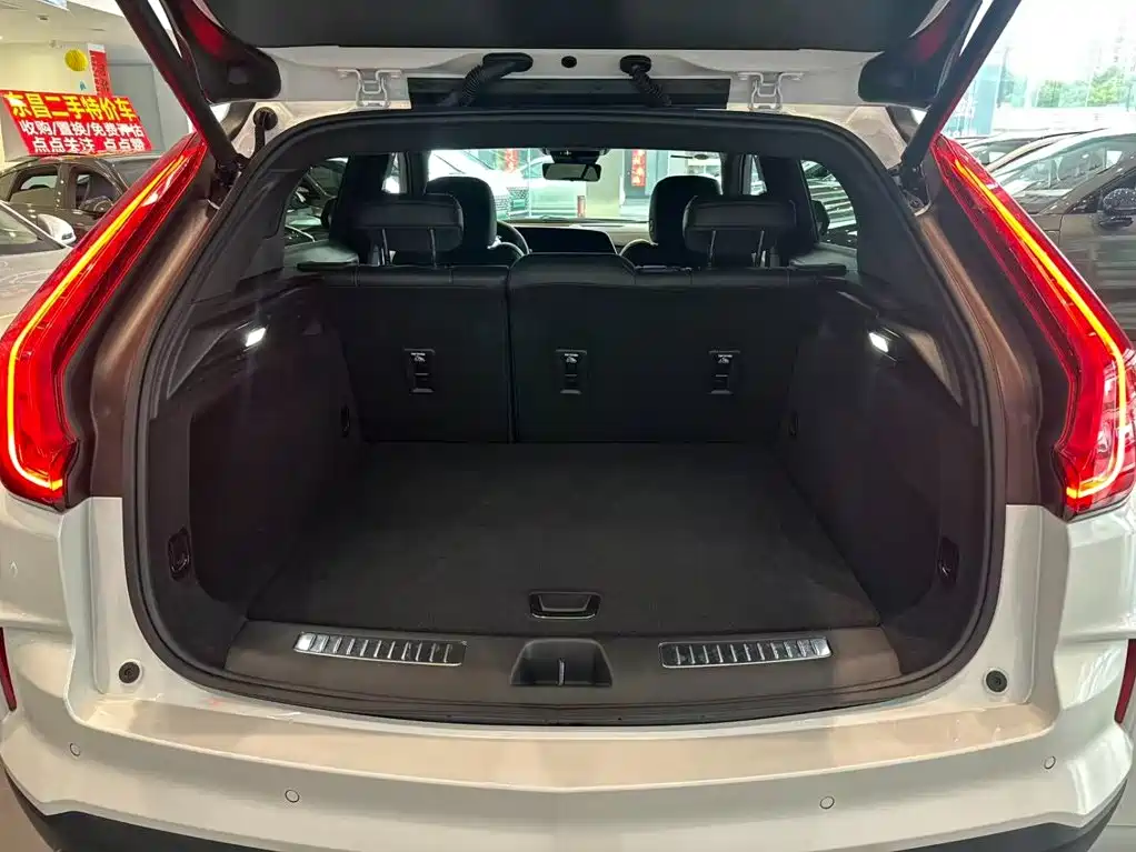 Cadillac XT4 2025 2024 28T 2WD Premium