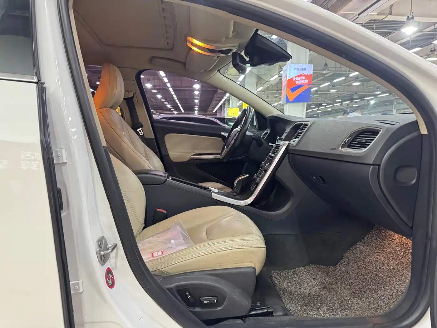 Volvo V60 2013 2014 T5 Zhiyi Edition