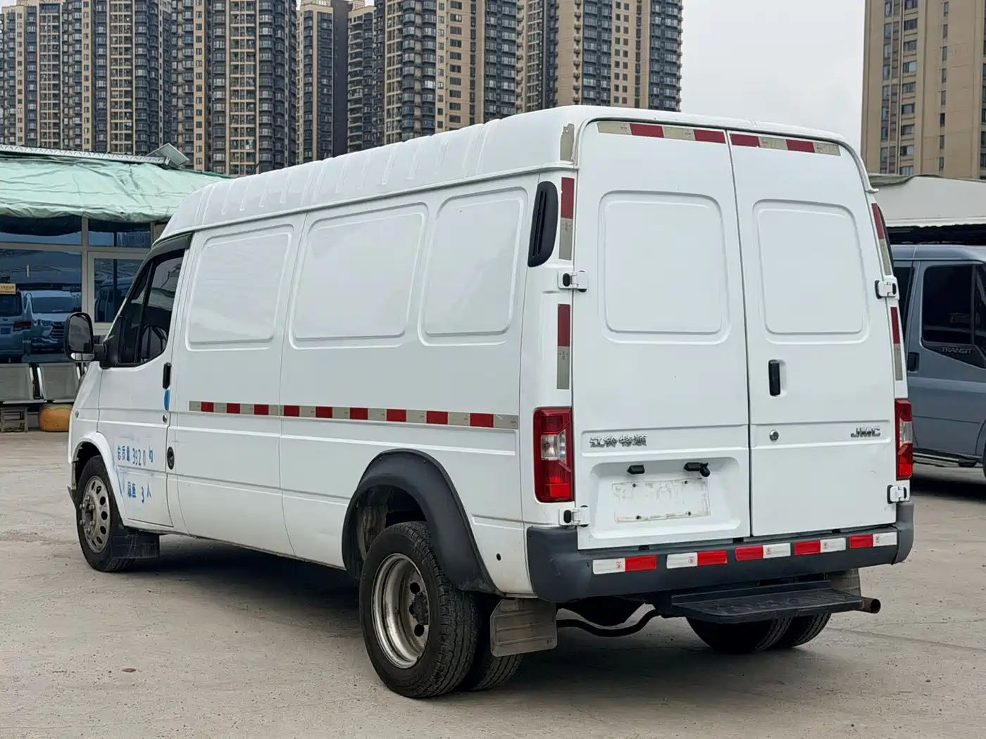 Jiangling Tesun 2022 2021 Model 2.8T Space King Taurus Edition Long Wheelbase Medium-High Roof Dual Rear Tires 3-Seater Diesel China VI JX493