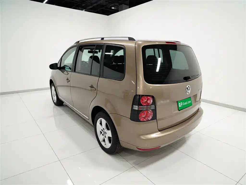 Volkswagen Touran 2015 1.4T DSG Comfort Edition 5-seater фото 22