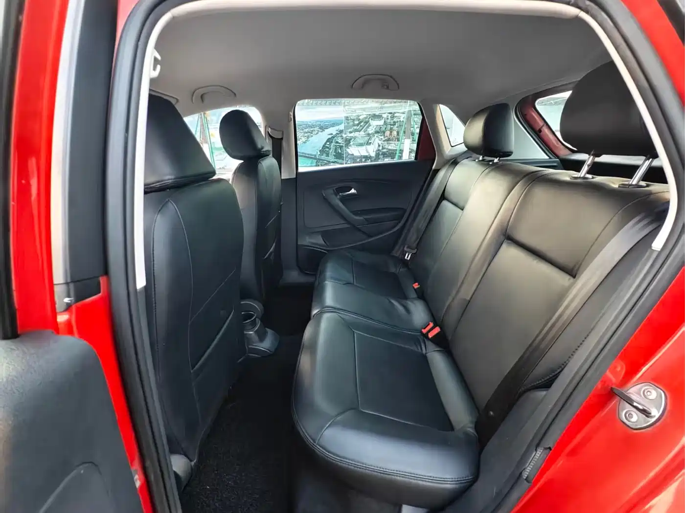 Volkswagen Polo 2013 1.6L Automatic Comfort Edition фото 11