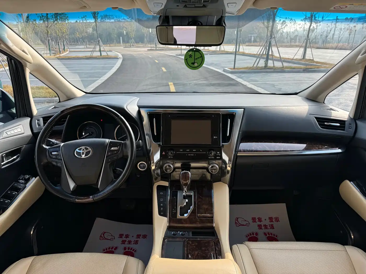 Toyota Alphard 2019 Hybrid 2.5L Luxury фото 12