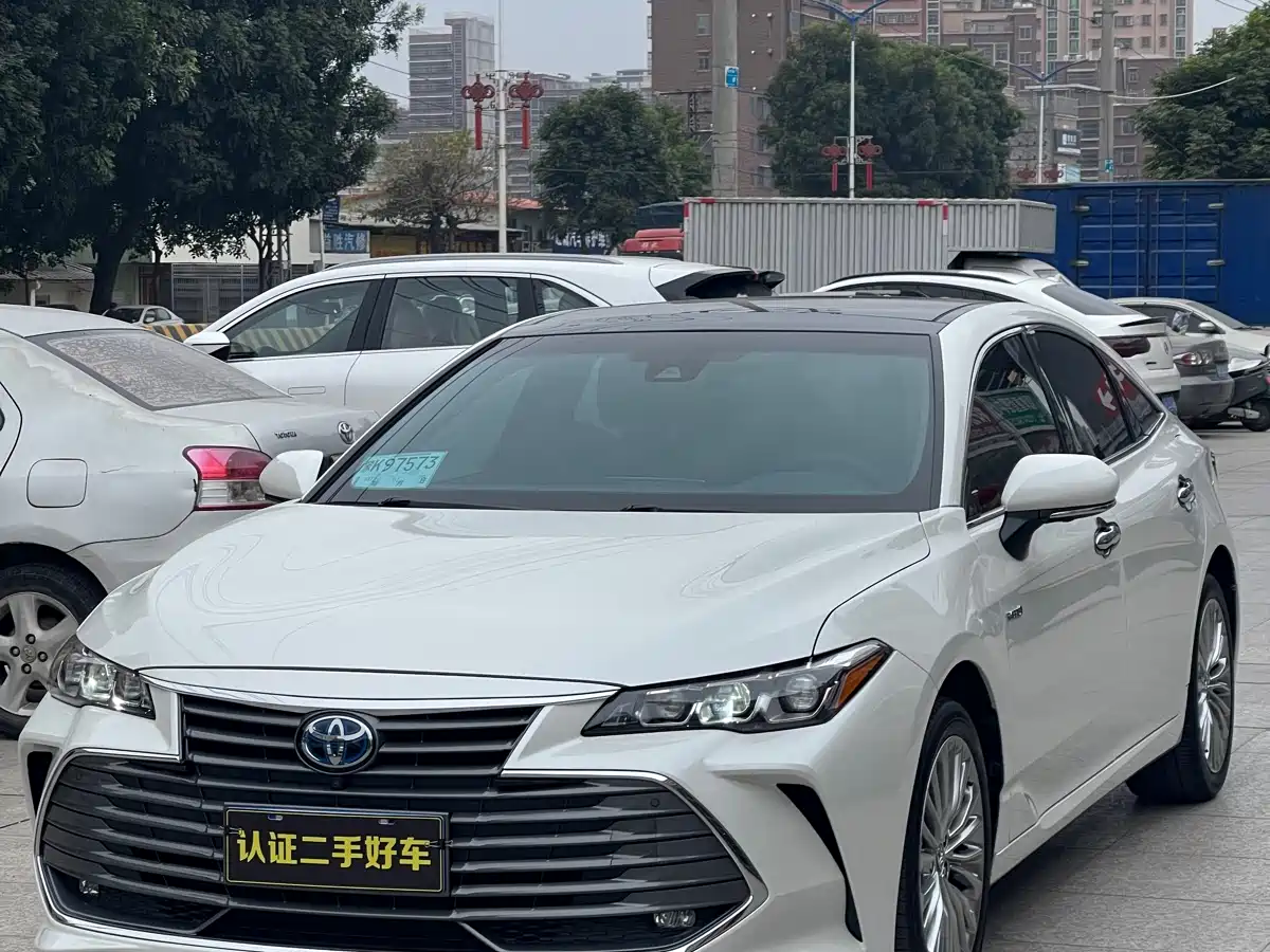 Toyota Avalon 2019 Hybrid 2.5L XLE Premium Edition China V фото 2