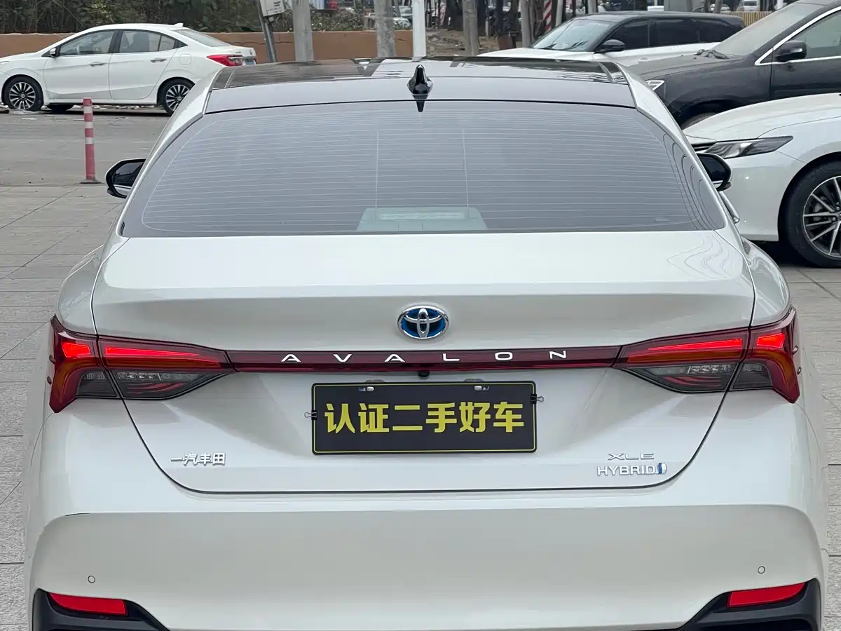 Toyota Avalon 2019 Hybrid 2.5L XLE Premium Edition China V фото 9