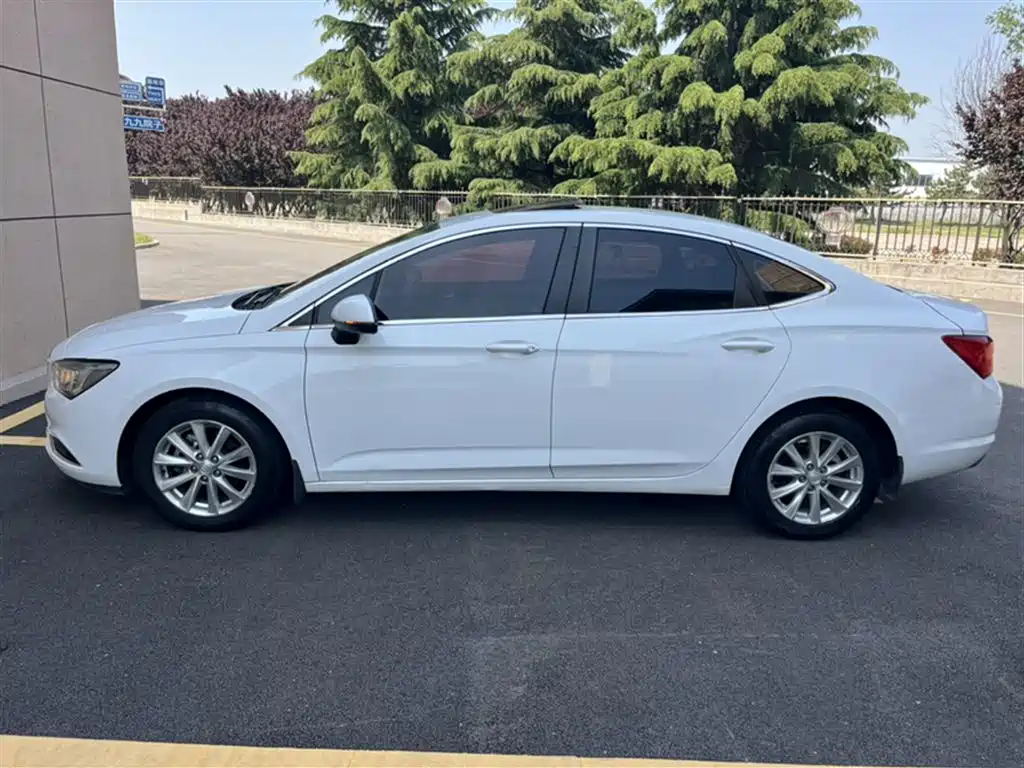 Buick Verano 2017 Sedan 20T DCT Leading фото 11