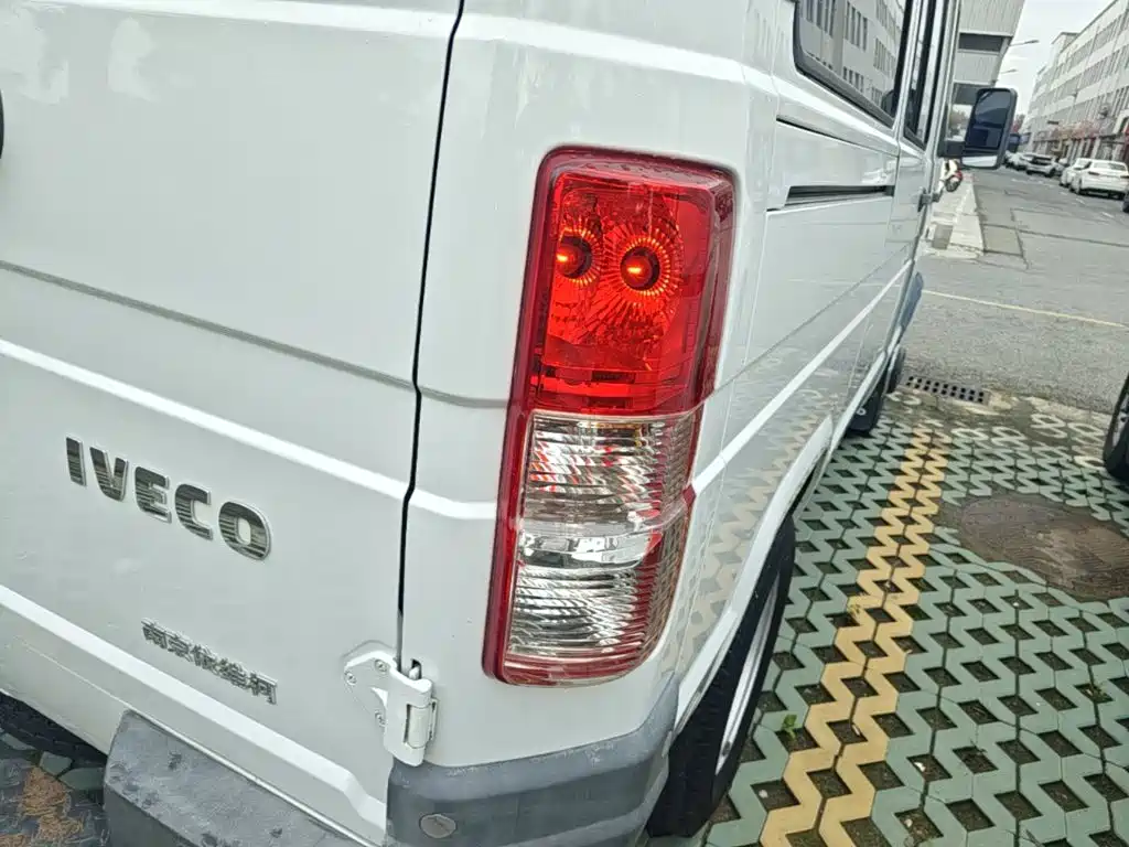 Photo 8 - Iveco Daily