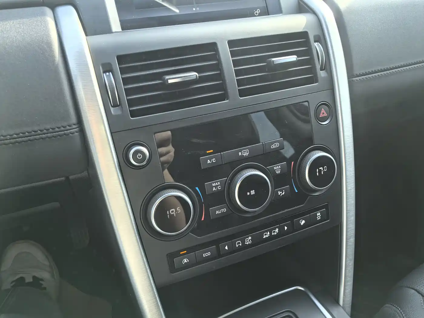 Land Rover Discovery Sport 2017 2.0T SE фото 6