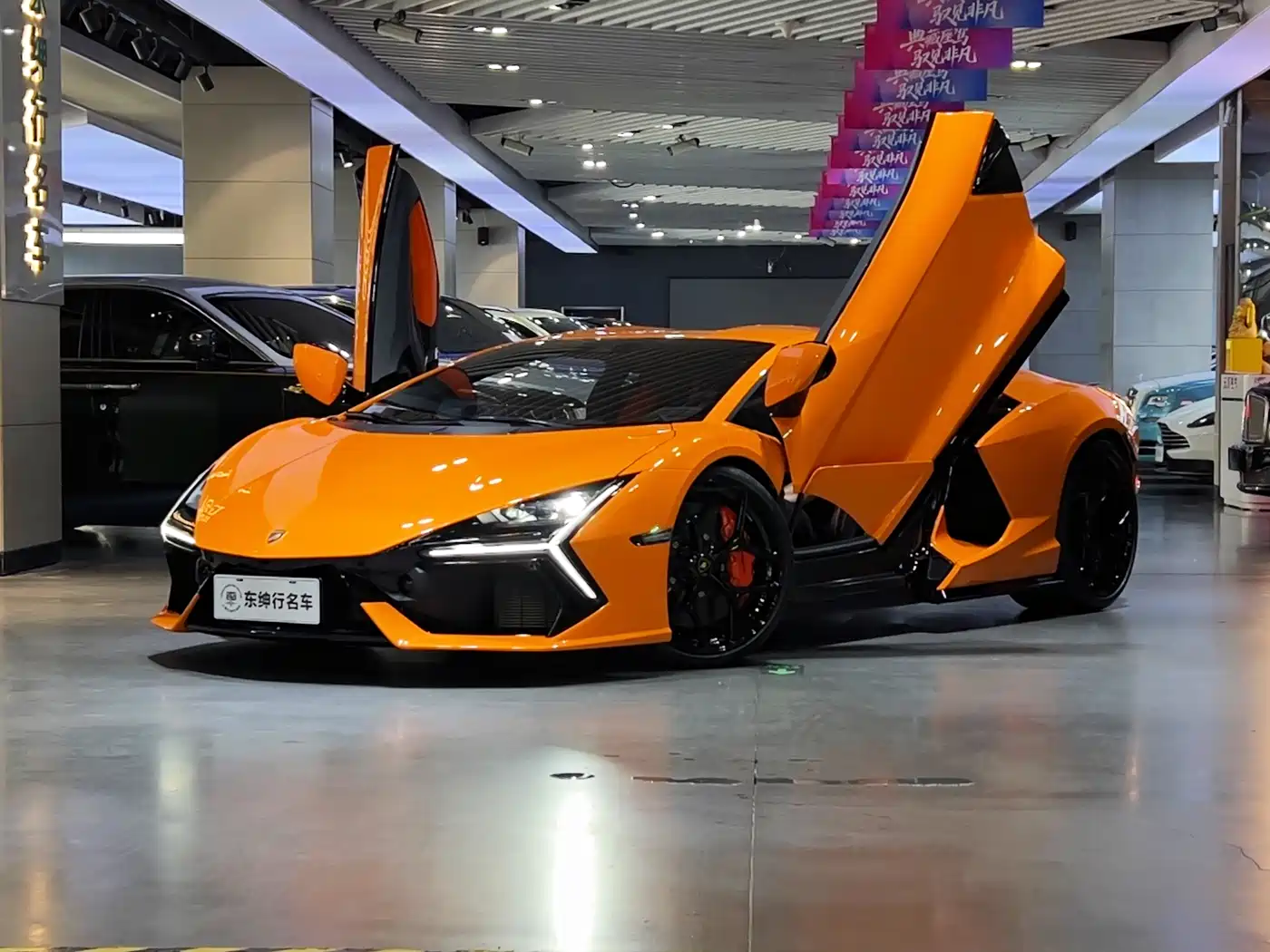 LAMBORGHINI REVUELTO