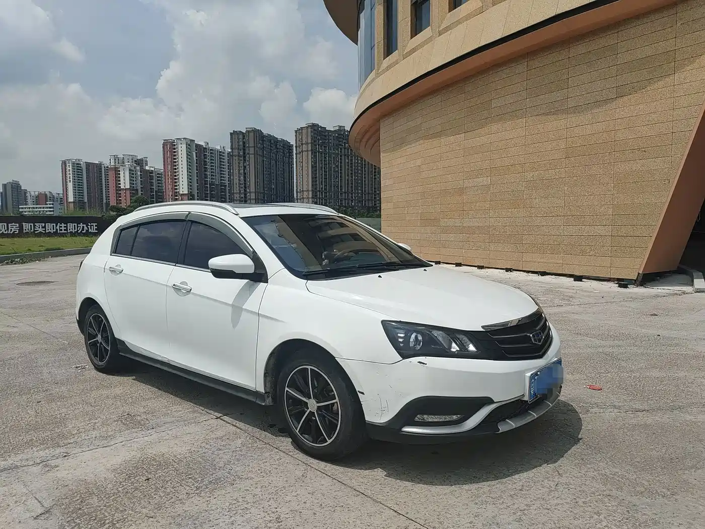 Фото 1 - Geely Emgrand