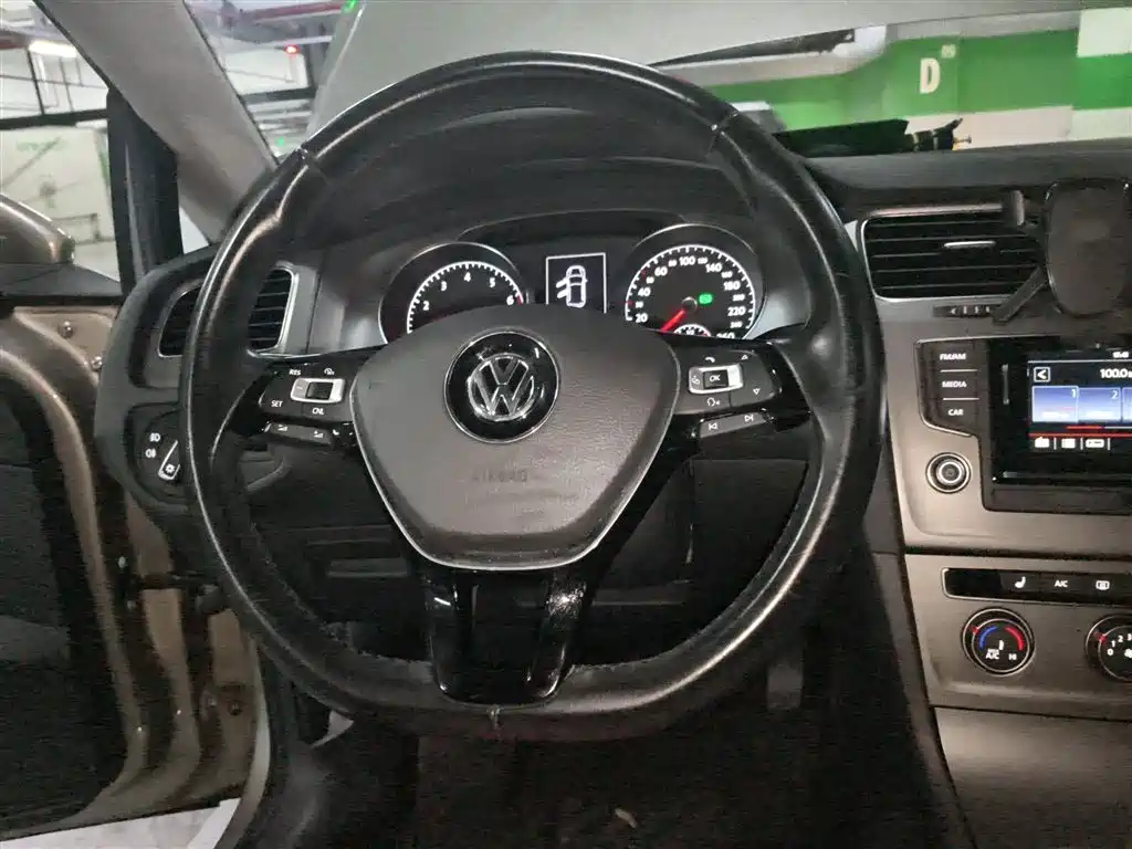 Volkswagen Golf 2016 230TSI Automatic Luxury фото 3