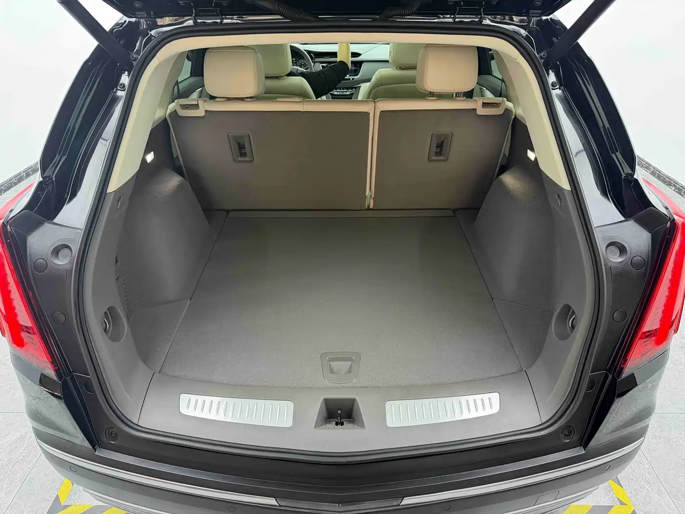 Cadillac XT5 2023 2.0T 2WD Fashion Edition фото 23