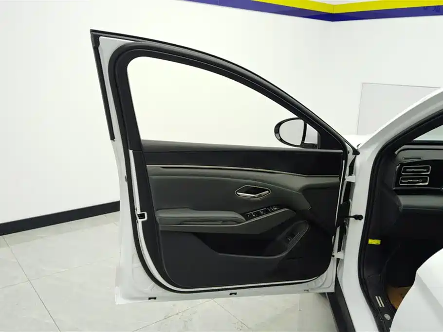 BYD Qin L 2024 DM-i 80KM Leading Edition фото 7