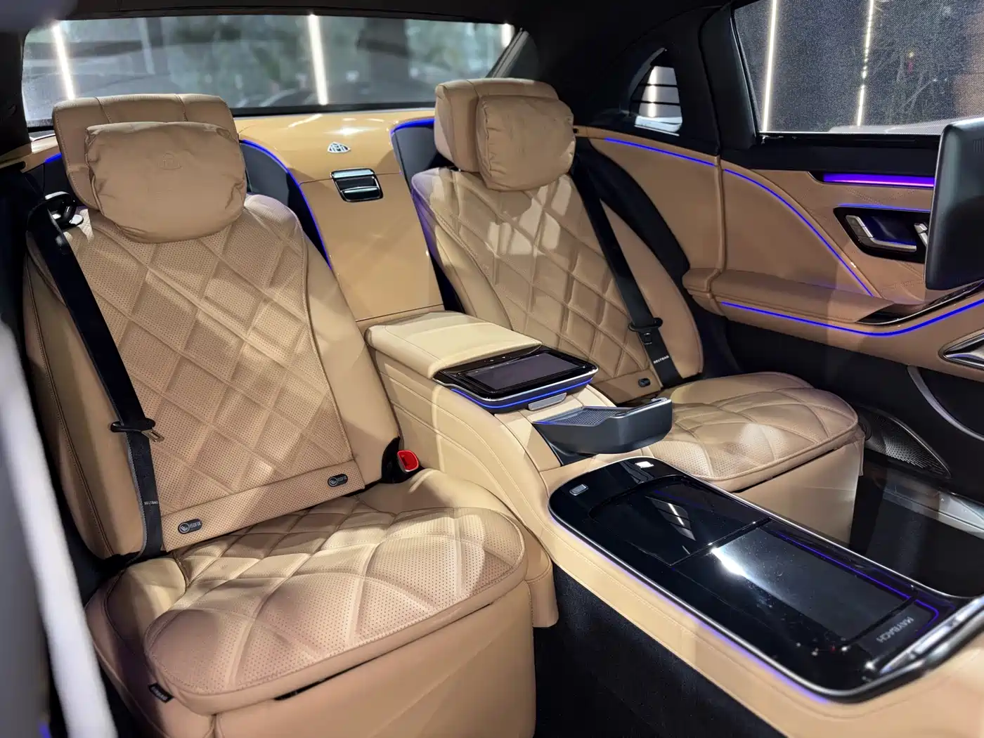 Mercedes-Benz Maybach S-Class 2022 S 680 4MATIC Virgil Abloh Limited Edition фото 27