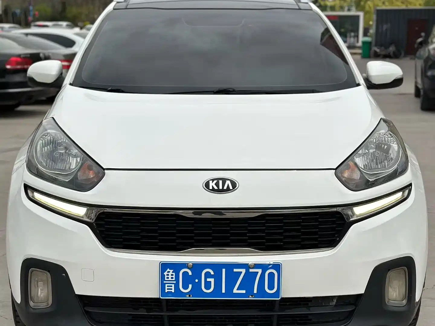 Photo 2 - Kia KX3