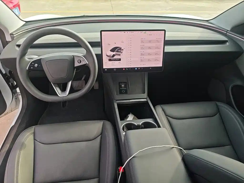 Фото 10 - Tesla Model 3