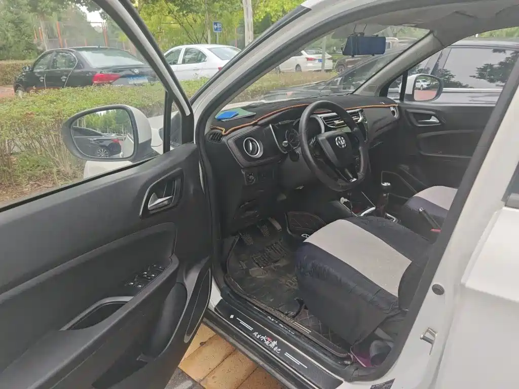 Zhonghua V3 2016 2016 1.5L Manual Comfort
