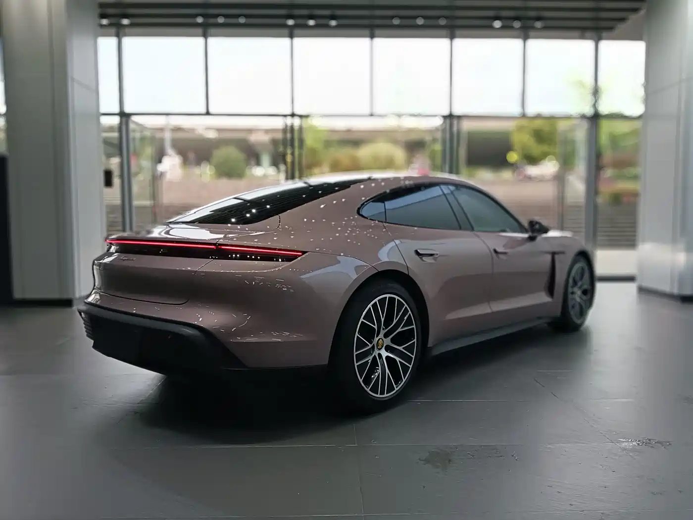 PORSCHE TAYCAN