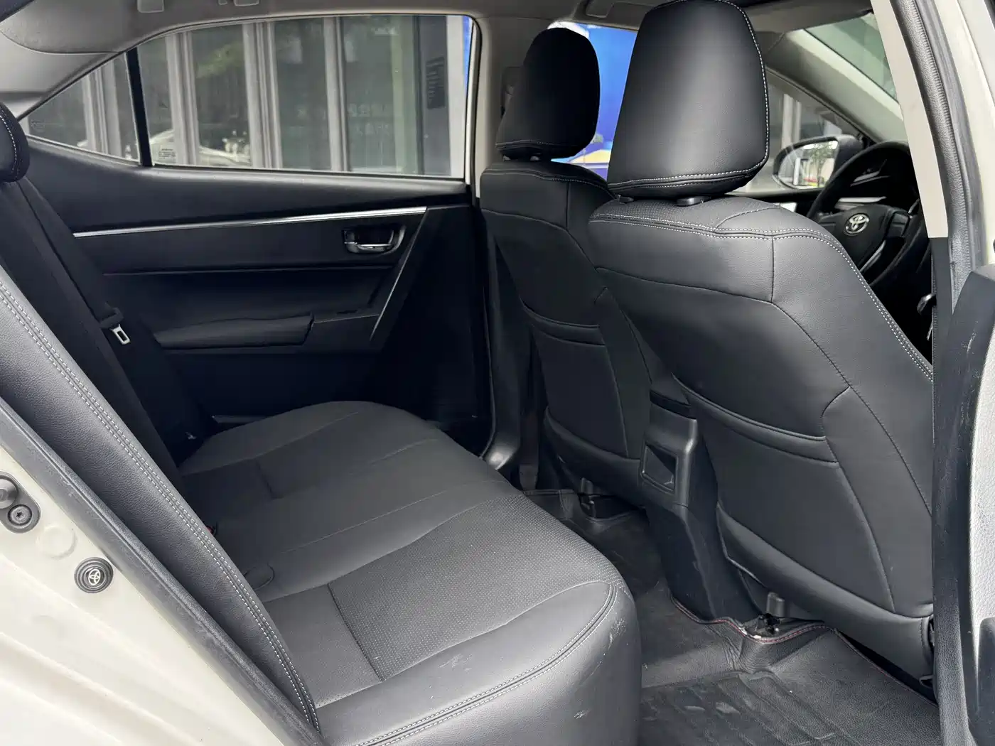Toyota Corolla 2014 1.6L CVT GL фото 10
