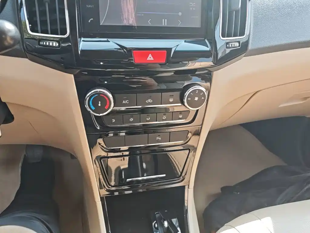 Фото 13 - Chery E3