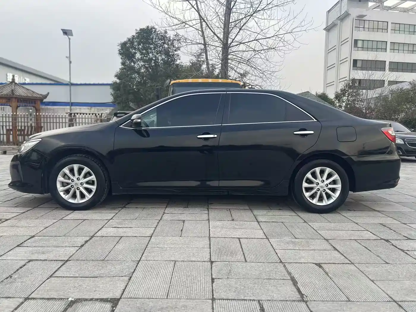 Toyota Camry 2016 2.0E 10th Anniversary Elite Edition фото 4