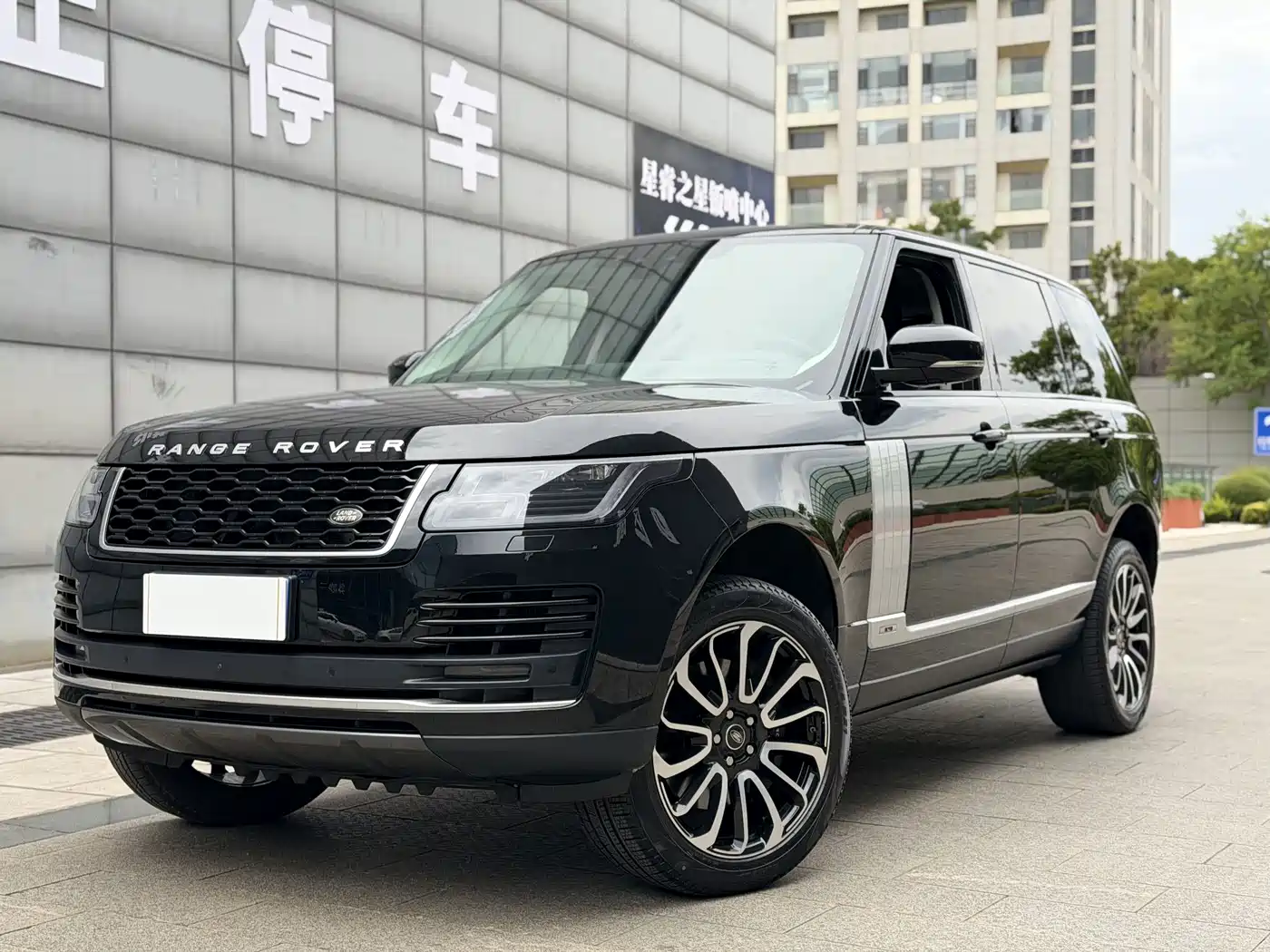 Фото 1 - Land Rover Range Rover