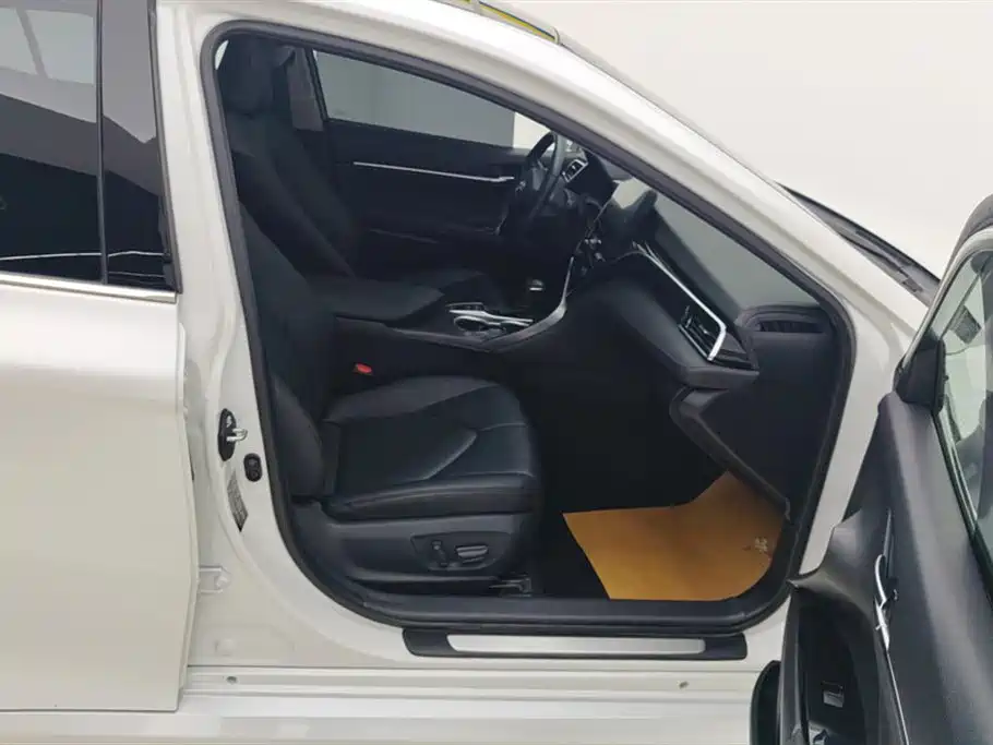 Toyota Camry 2021 2.5G Luxury Edition фото 8